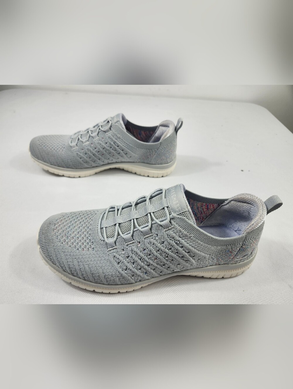 Skechers Women’s 8.5 Light Grey Knit Slip-On Memory Foam Sneakers Shoes - Picture 3 of 9